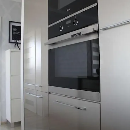 Uroczy, Jasny Apartament Oraz Bezplatny Parking! *