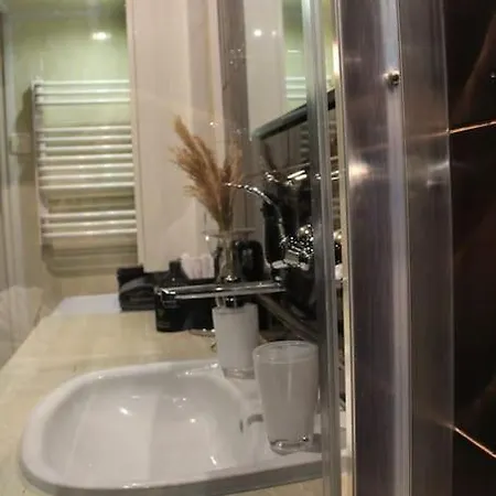 Uroczy, Jasny Apartament Oraz Bezplatny Parking! *